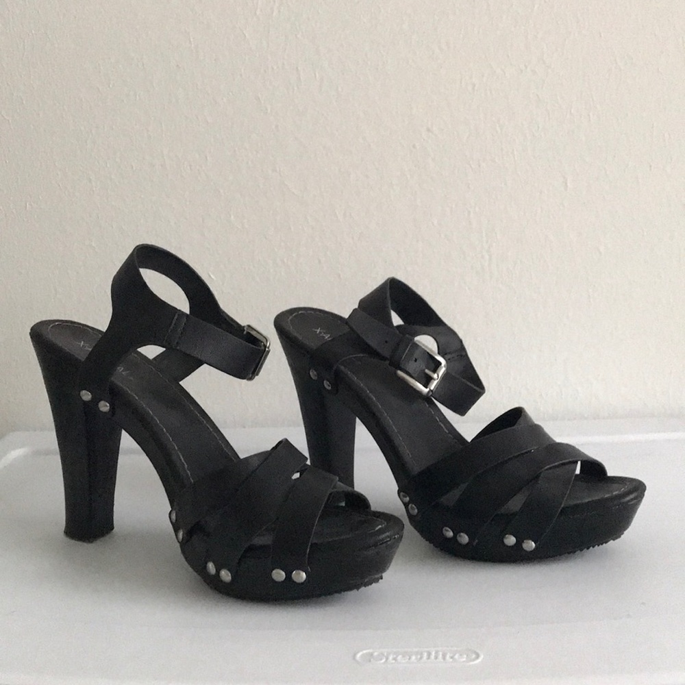 Black casual heels